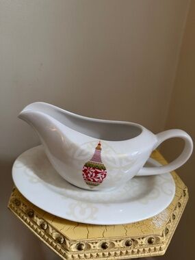 Maxwell Williams Ceramic Gravy Boat with Red and Green Ornament NWOT